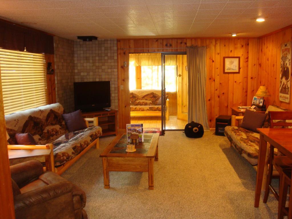 Yellowstone Wildlife Cabins West Yellowstone Esterno foto