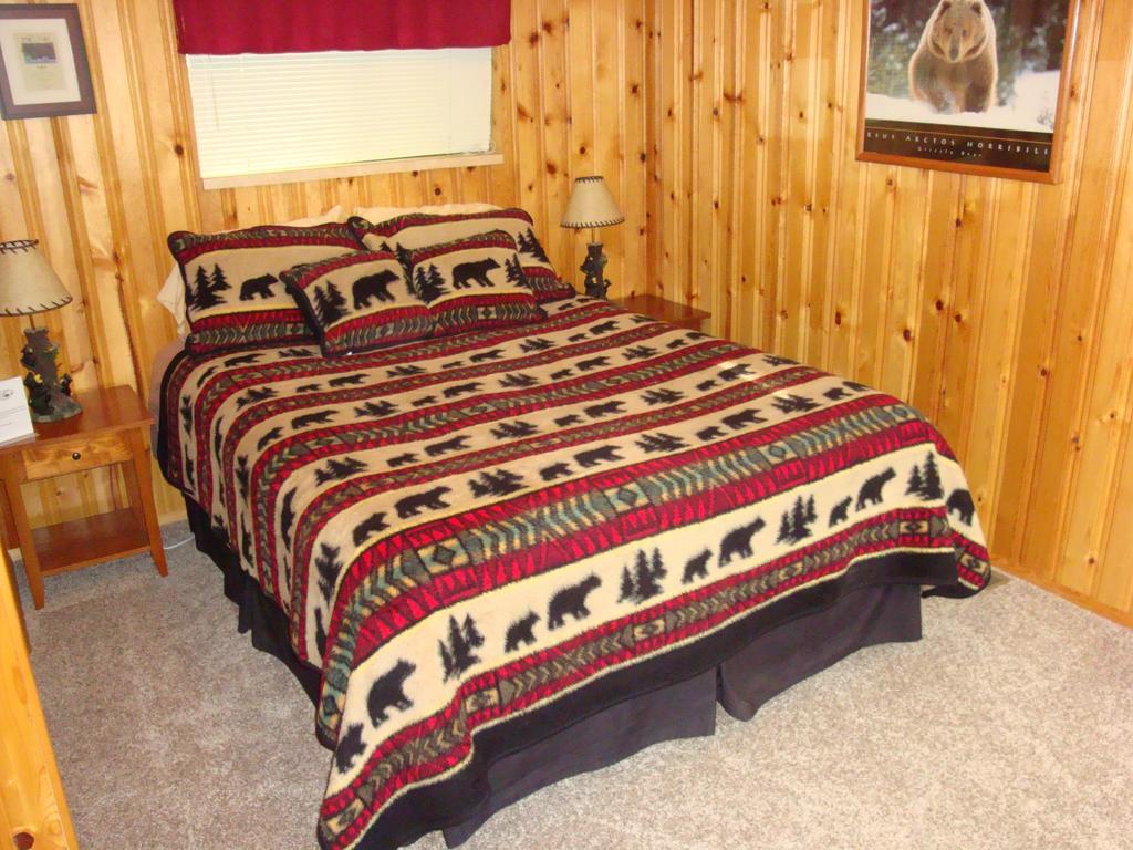 Yellowstone Wildlife Cabins West Yellowstone Esterno foto