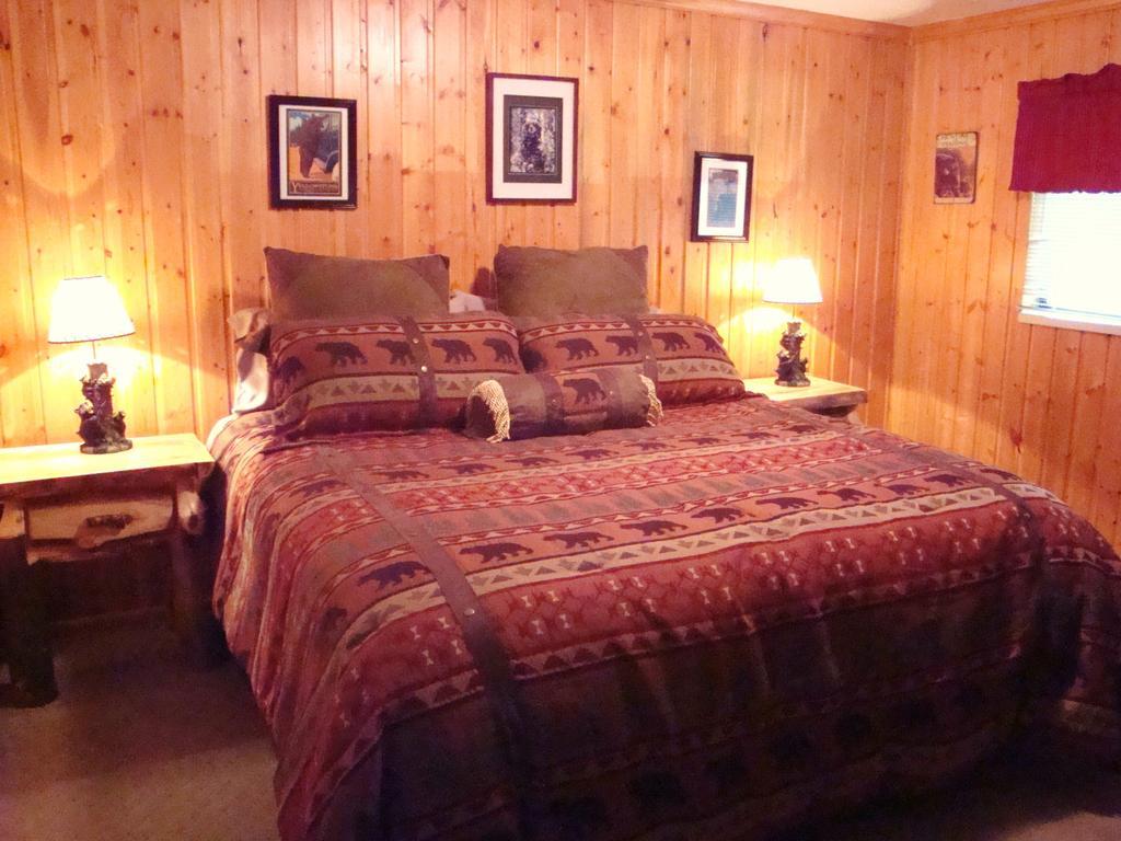 Yellowstone Wildlife Cabins West Yellowstone Esterno foto