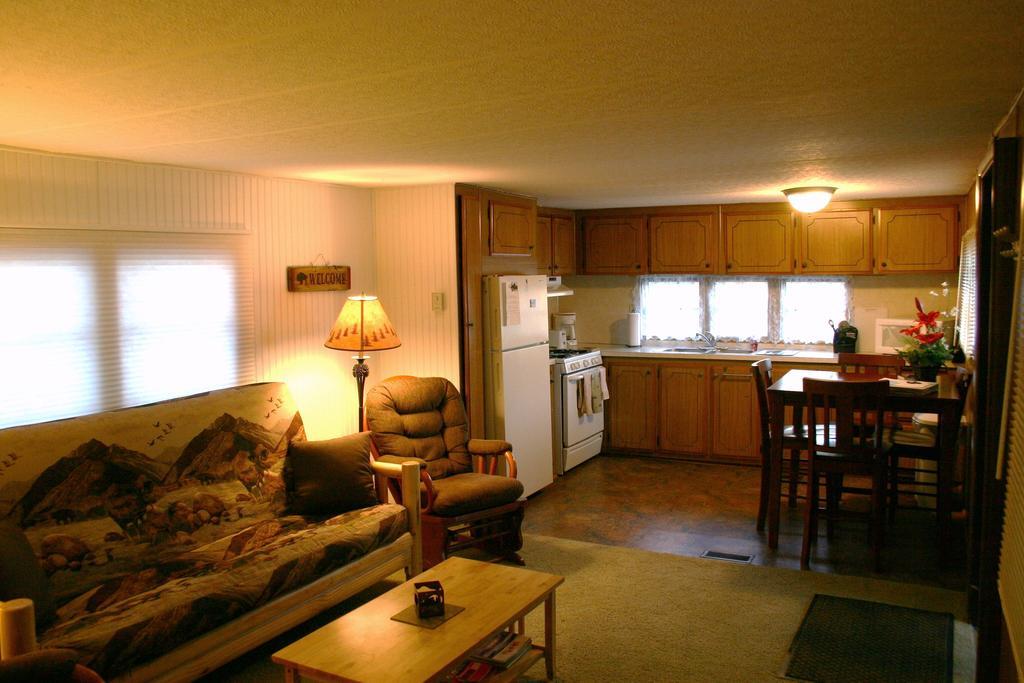 Yellowstone Wildlife Cabins West Yellowstone Esterno foto