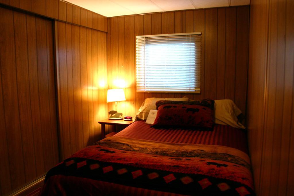 Yellowstone Wildlife Cabins West Yellowstone Esterno foto