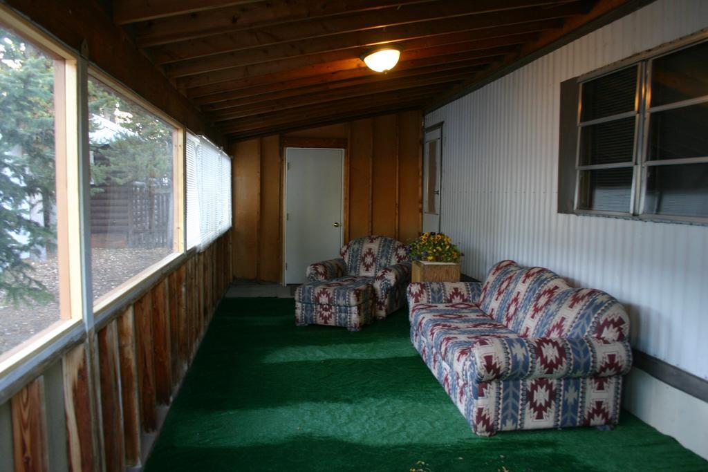 Yellowstone Wildlife Cabins West Yellowstone Esterno foto