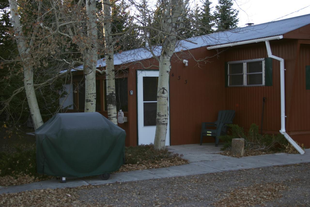 Yellowstone Wildlife Cabins West Yellowstone Esterno foto